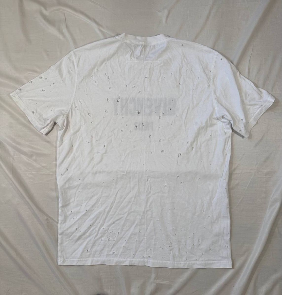 Givenchy T-shirts: Givenchy Paris Tshirt – D'occasion à Pfäffikon ZH par Nataliia. 2
