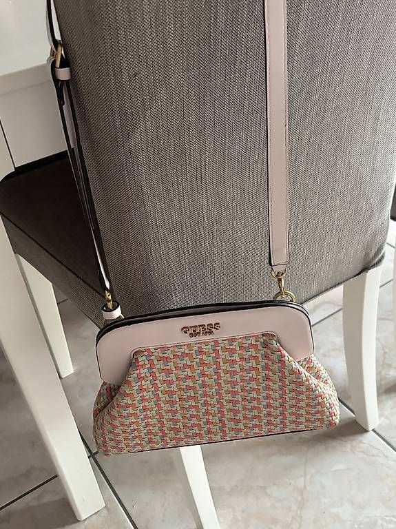 Borse da donna: Borsa Guess  – Usato da Cugnasco venduto da tat_7sr5