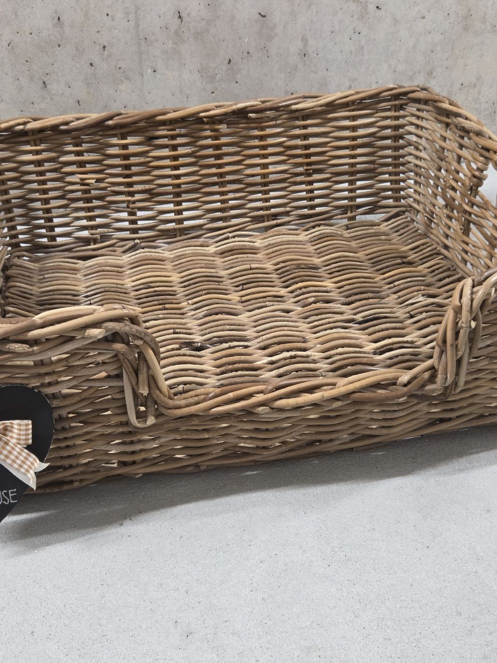 Liege- & Schlafplätze: Hundekorb Rattankorb braun Grösse L – Gebraucht aus Brugg AG von Kitycity