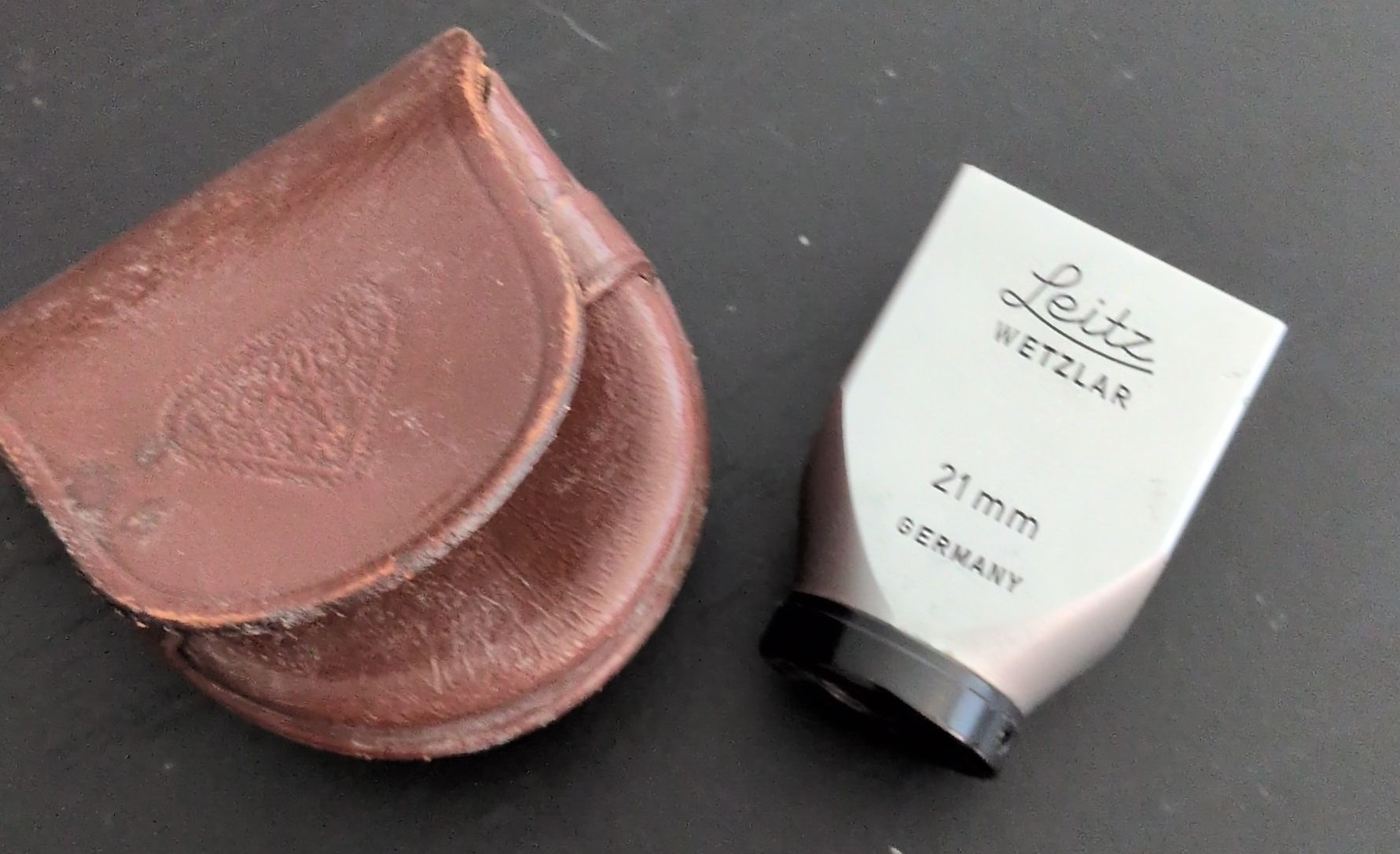 Leitz Laufwerke & Adapter: Leitz Wetzlar 21mm viewfinder with case – Gebraucht aus Lyss von Menel16