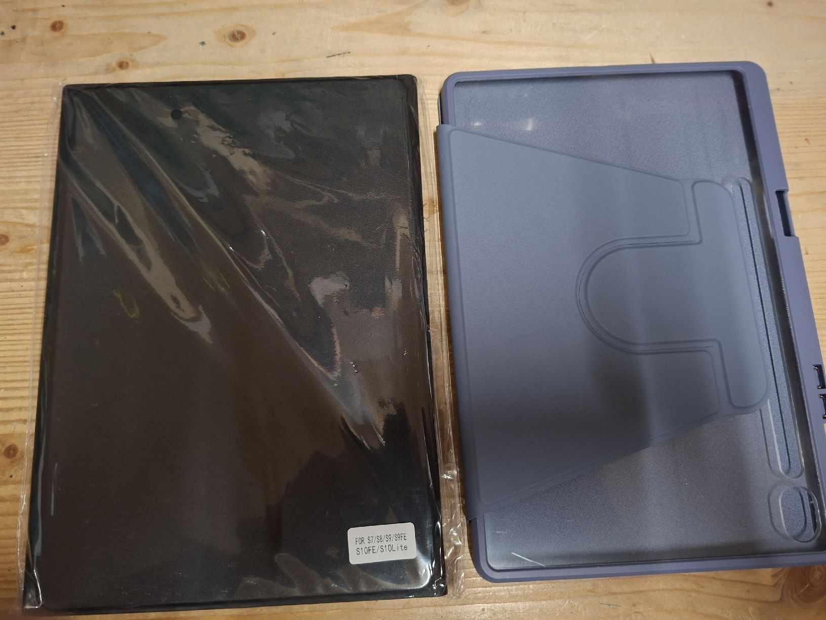 Samsung Tablettes PC: Tablet Hüllen, 2 Stück – Neuf avec emballage d'origine à Altdorf UR par mikilachen