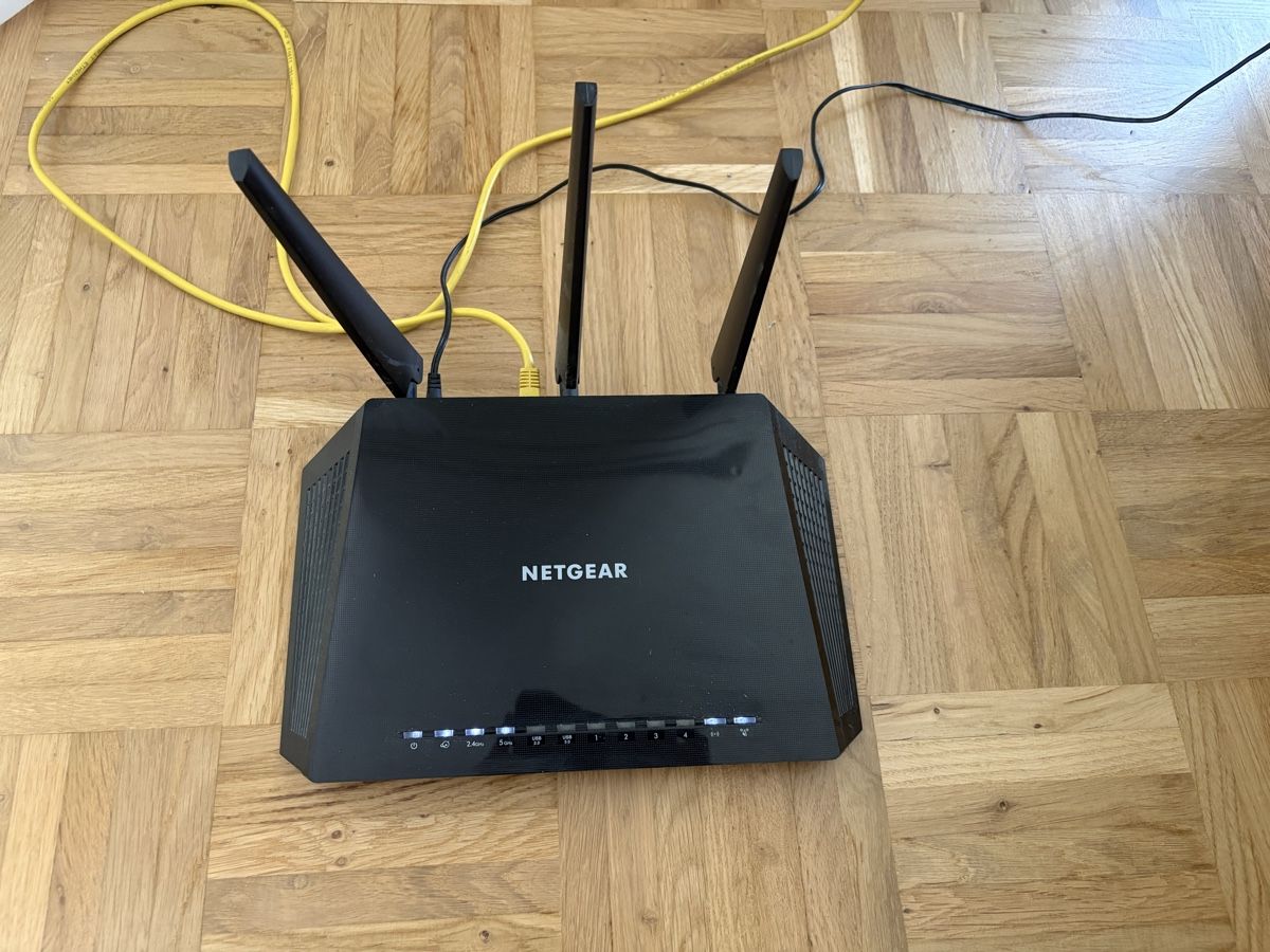 Netgear Modem & Router: Netgear Router AC1900 Model R6800 – Usato da Solothurn venduto da Probody