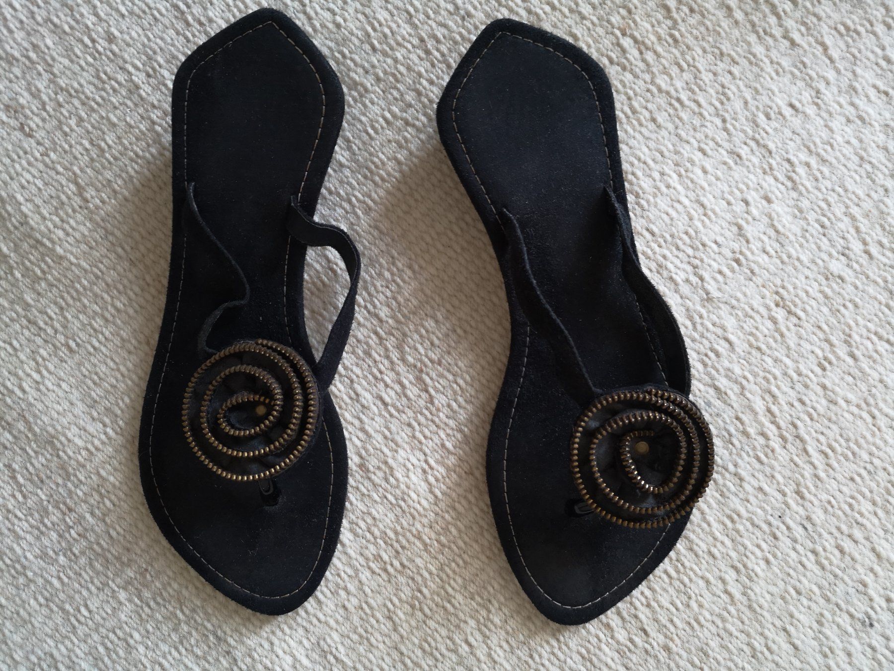 Damenschuhe: Schicke Designer Zehen Pantolette Gr. 39/40 – Gebraucht aus Münsingen von Nik_und_Kat 1