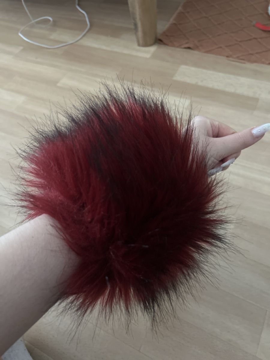 Altro in  Abbigliamento & Accessori: Rote Pelzige Armstulpen – Usato da Zürich venduto da xeniiilou 1