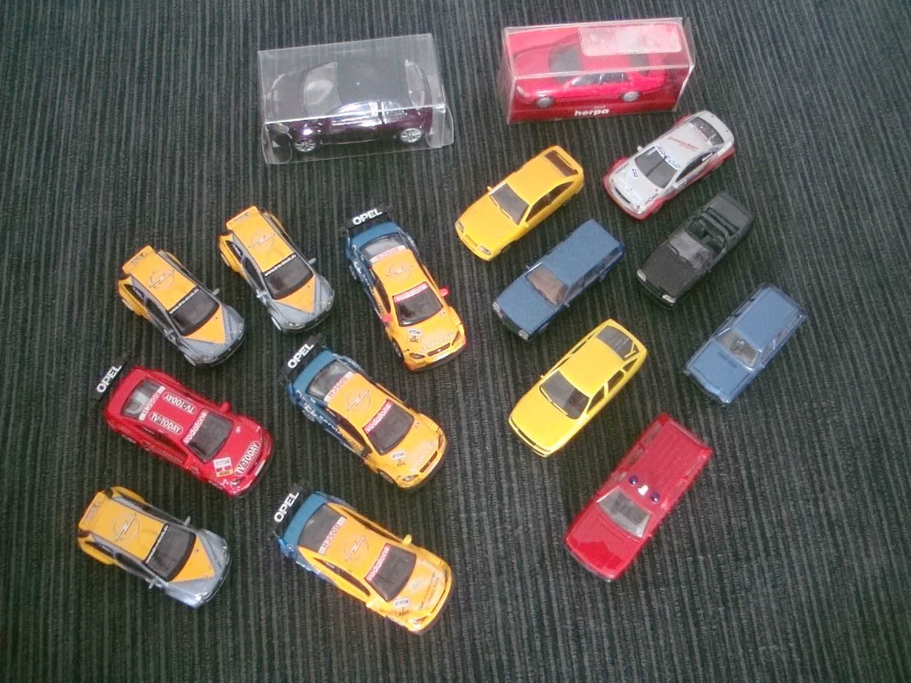 Opel Voitures modèles: 16 Opel - Modelle – D'occasion à Neuenegg par flohcante