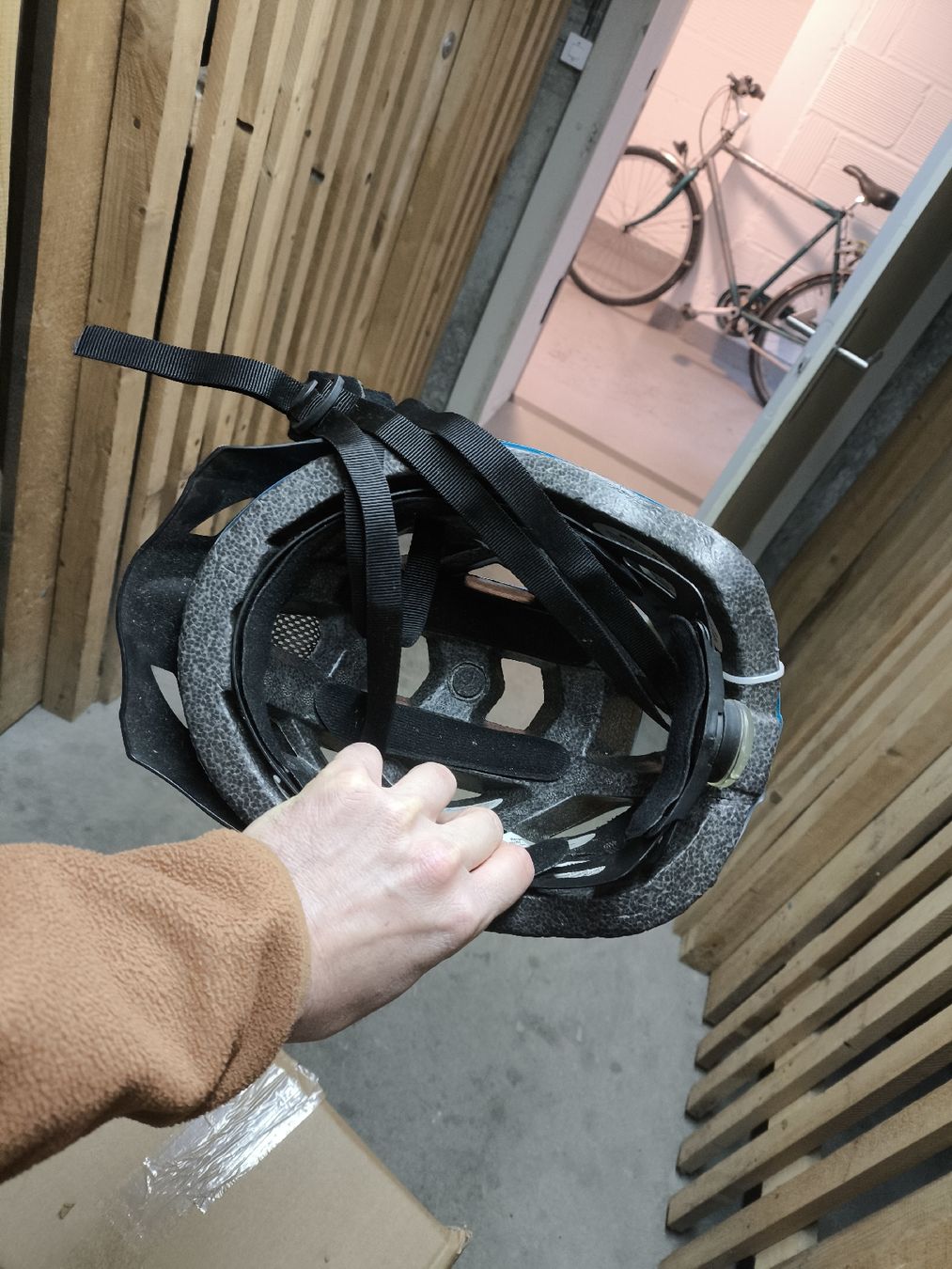 Caschi: Helm 🚲 – Nuovo e nell'imballaggio originale da Münchenbuchsee venduto da ben_vbw7 2