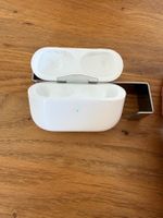 APPLE AirPods Pro 2 Charging Case