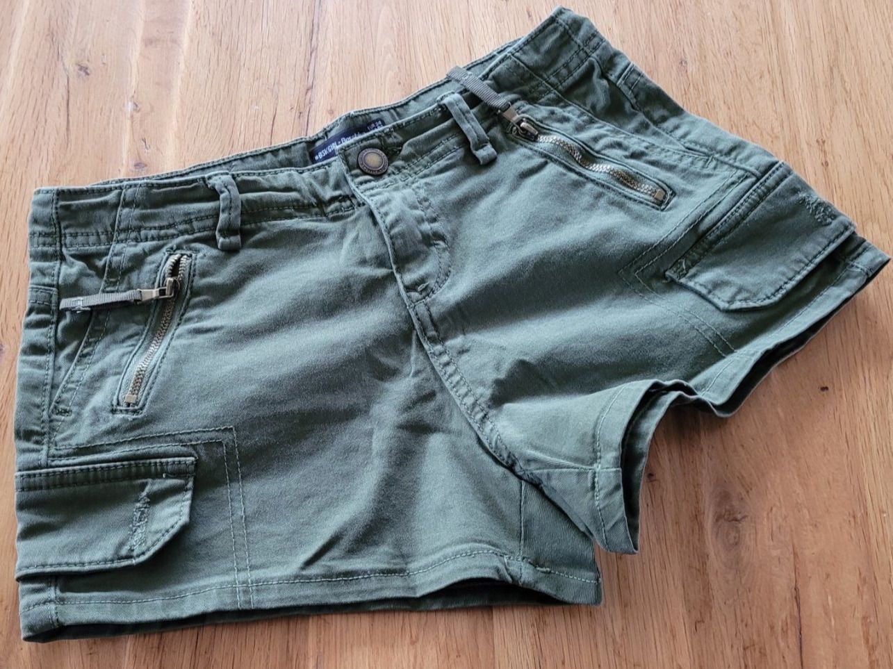 Bershka Pantaloni: 34 - Grösse, Shorts von BERSHKA – Usato da Nottwil venduto da echtMOMO