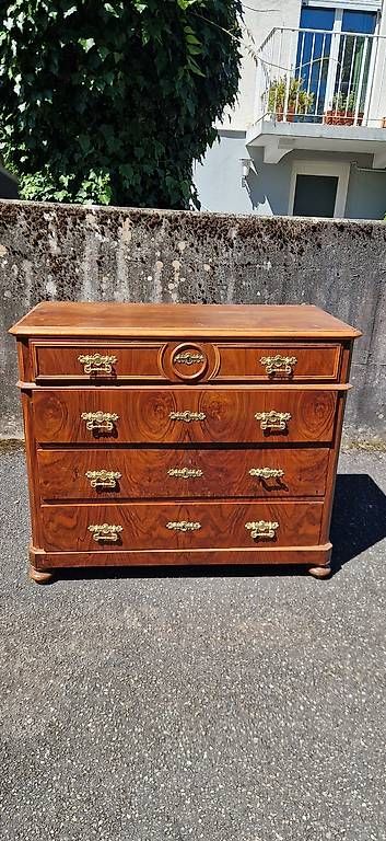 Commodes: Kommode aus Nussbaum – D'occasion à Suhr par mel_d6h8