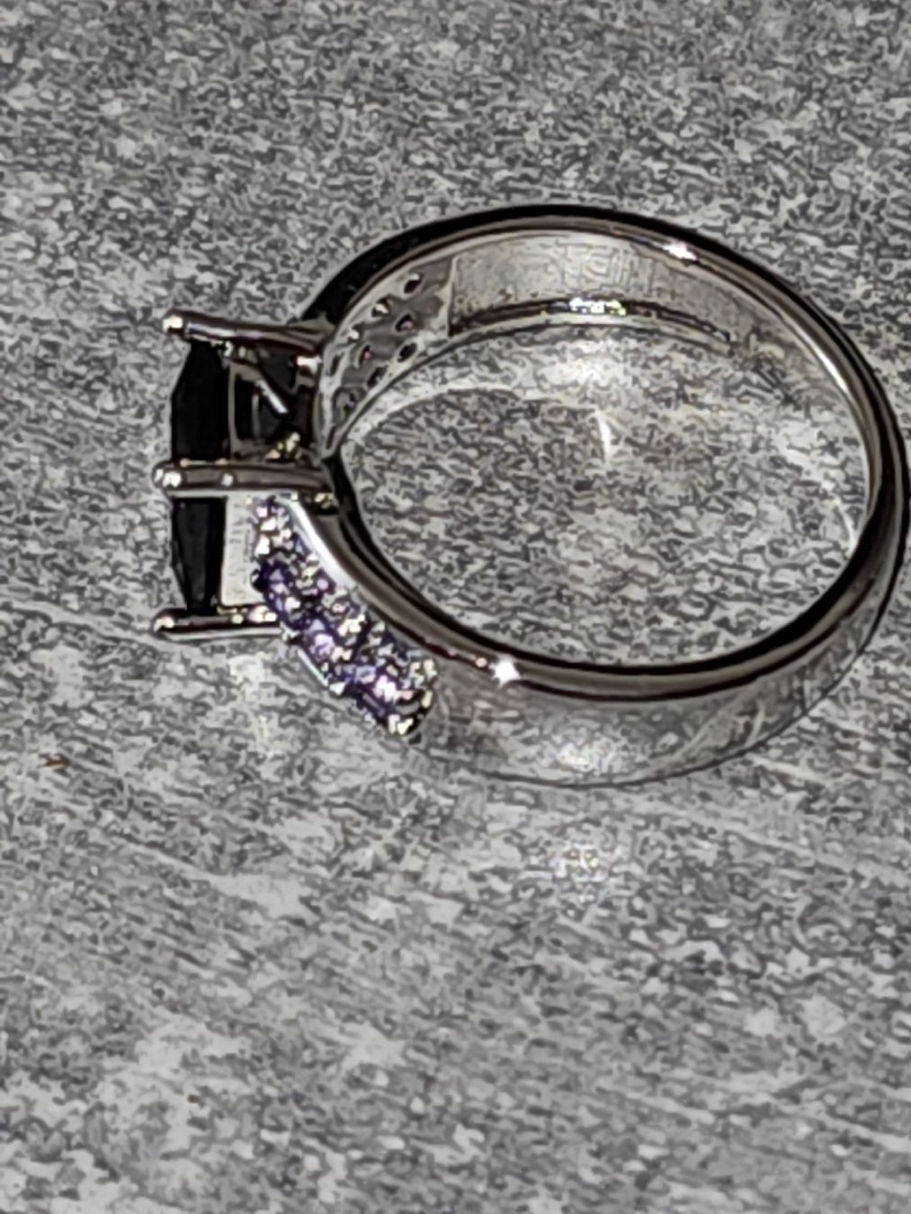 Anelli: Eleganter Ring mit lila Stein, Grösse 58, ideales Geschenk – Usato da Herzogenbuchsee venduto da tgi_rln7 4