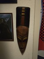 Holzmaske aus Kenia. Schönes Deko‑Stück in gutem Zustand.