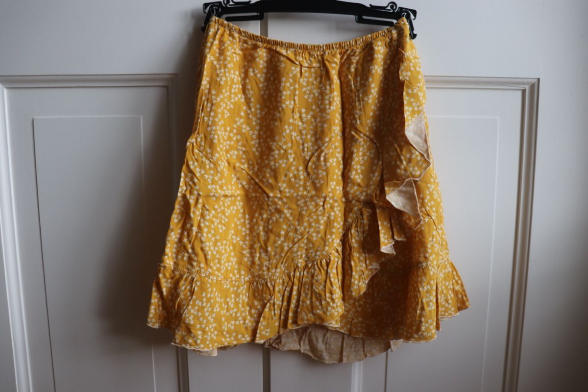 Brandy Melville Röcke: Jupe jaune à fleurs Brandy Melville – Gebraucht aus Mathod von Alice977 3