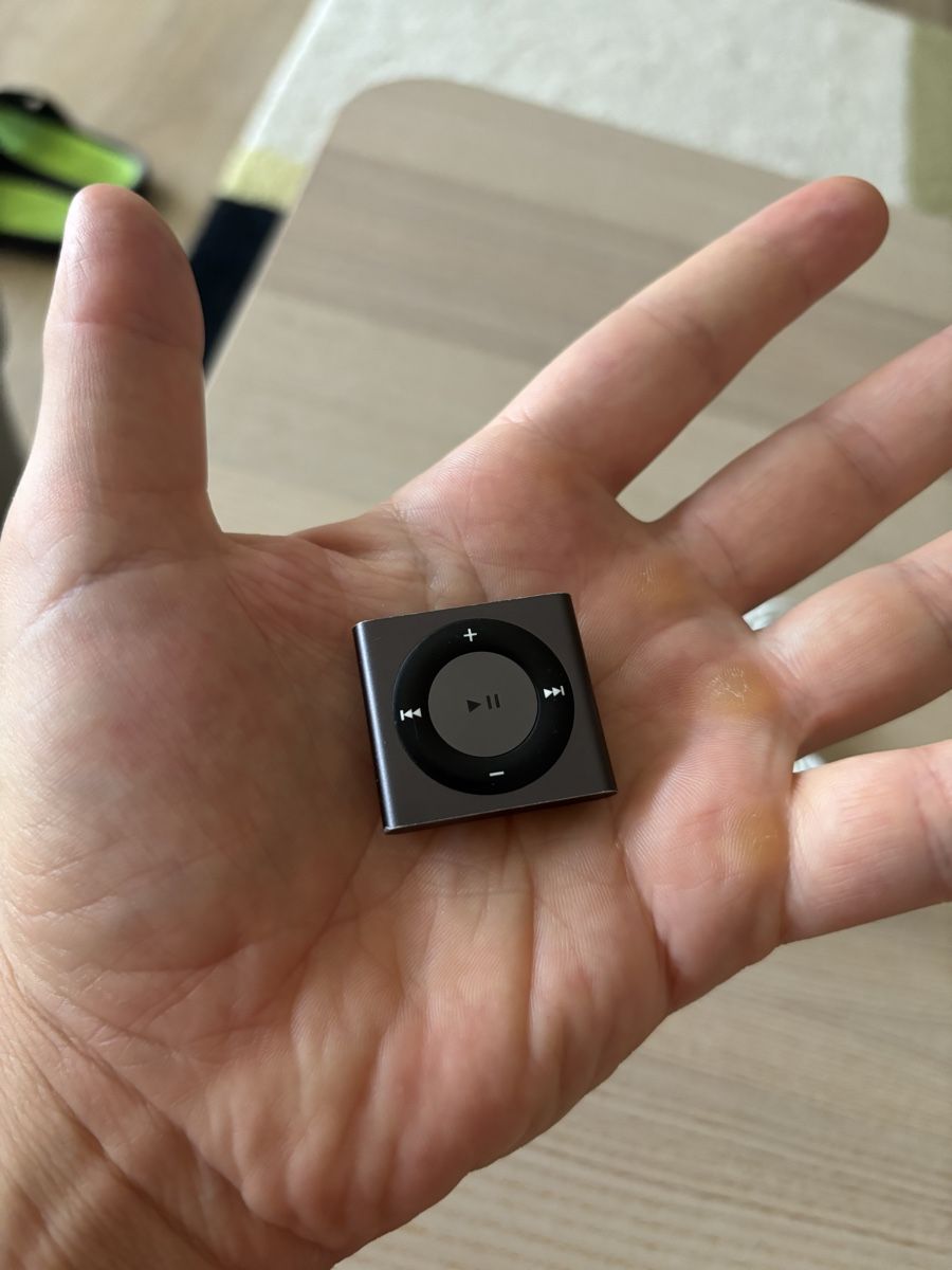 Apple Lecteur media portable: Apple iPod Shuffle 2GB Original Set – D'occasion à Trimbach par fro_2ztm 2