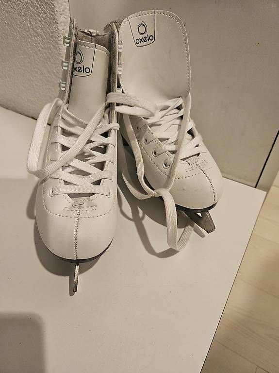Pattini da ghiaccio: Schlittschuhe Oxelo Gr. 35/36  neu – Usato da Zürich venduto da Elena231
