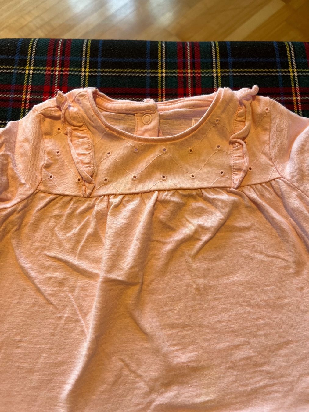 Hemden, T-Shirts & Polos: 2x Sommer T-Shirts, Größe 80 – Gebraucht aus Umiken von deb_57xk 1