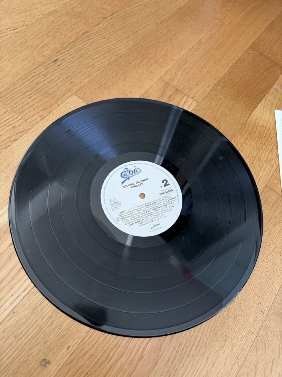 Dischi in vinile: Vinyl Platte Michael Jackson Thriller gebraucht – Usato da Lenzburg venduto da flyfun 3