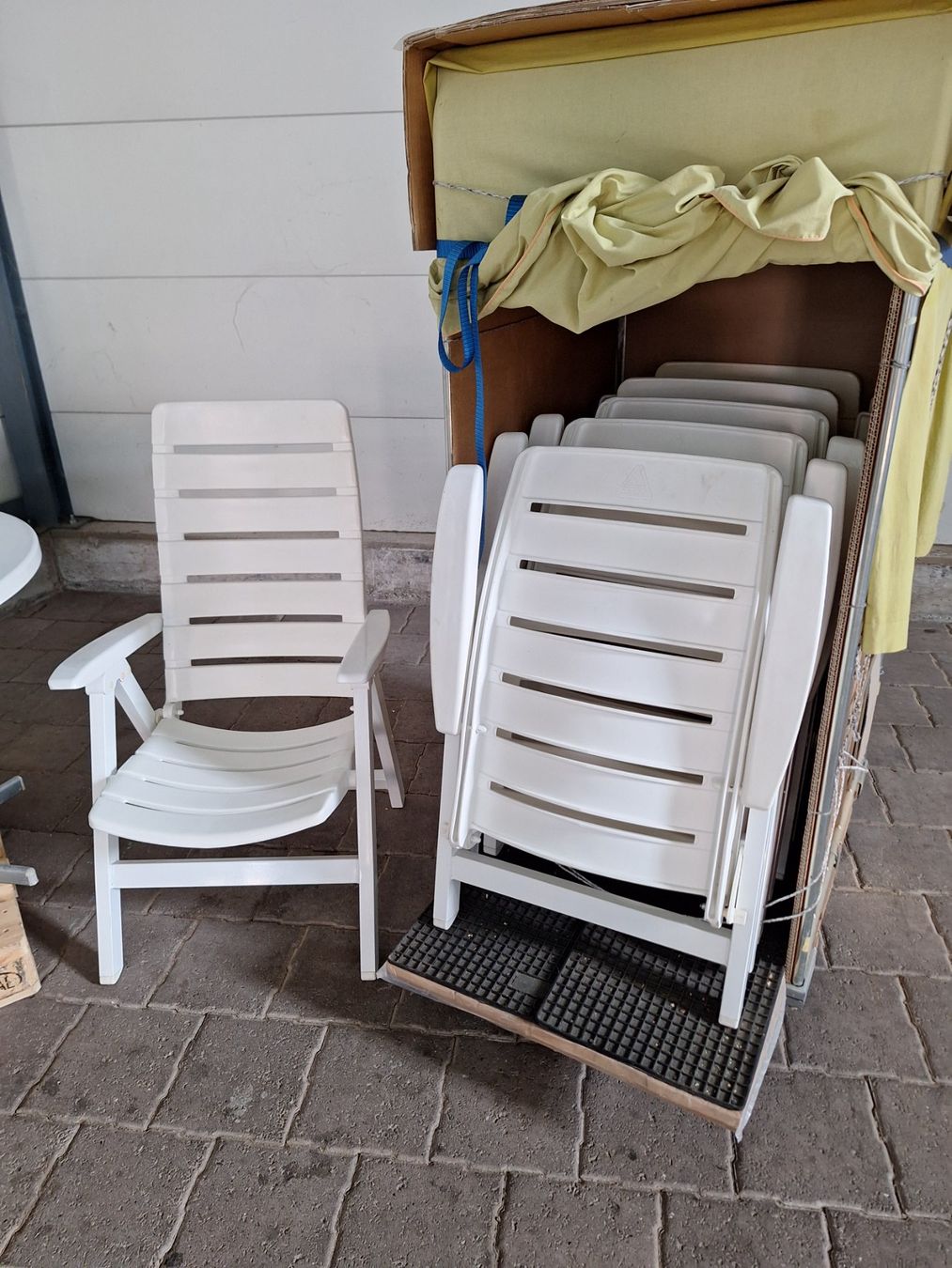 Set di tavolo e panche: Gartentisch und Stühle – Usato da Altnau venduto da JOGAjoga 1