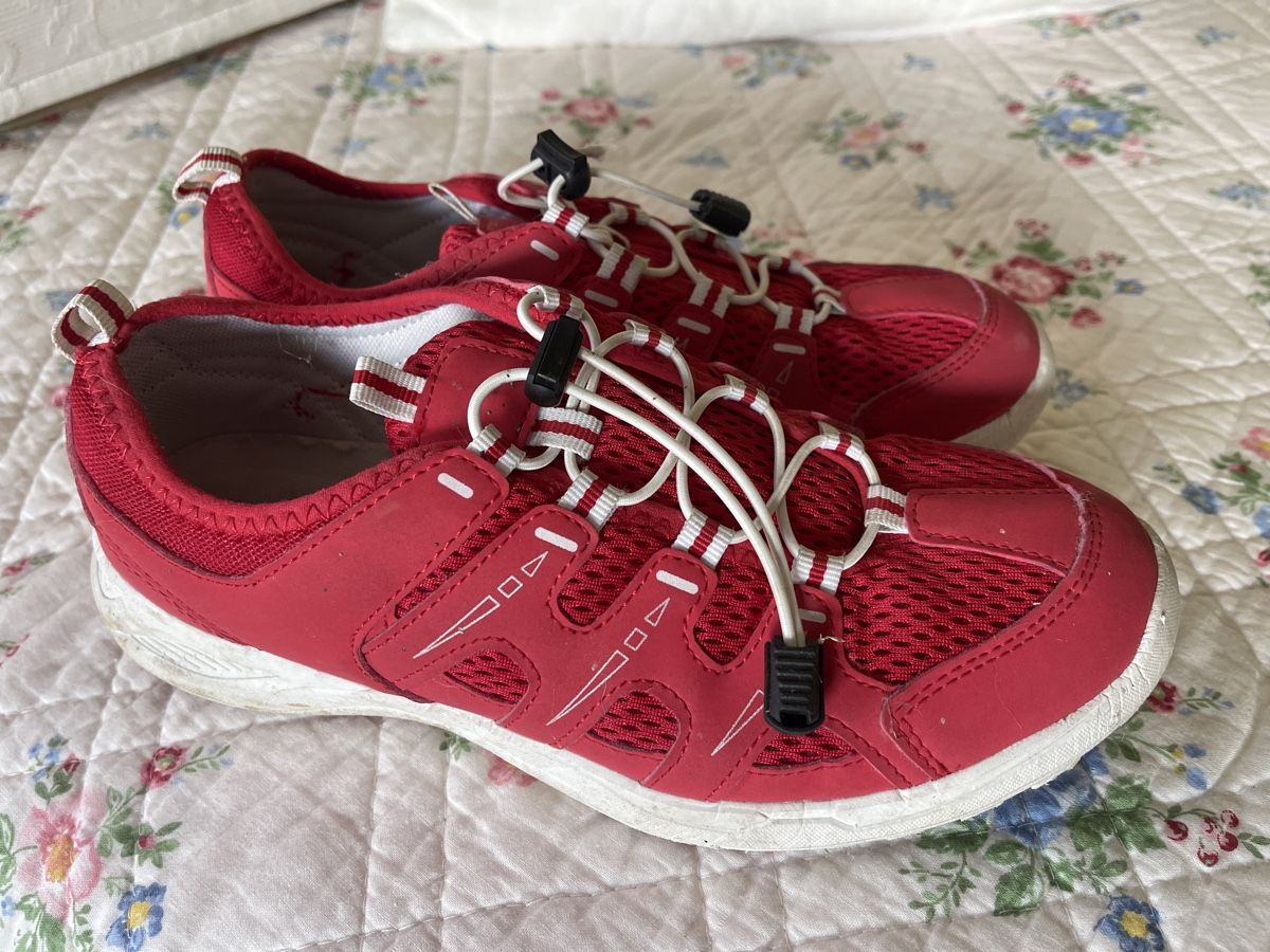 We Scarpe da donna: Weiche rote Sneaker, Marke Go-we – Usato da Muri AG venduto da Phoenizier 1