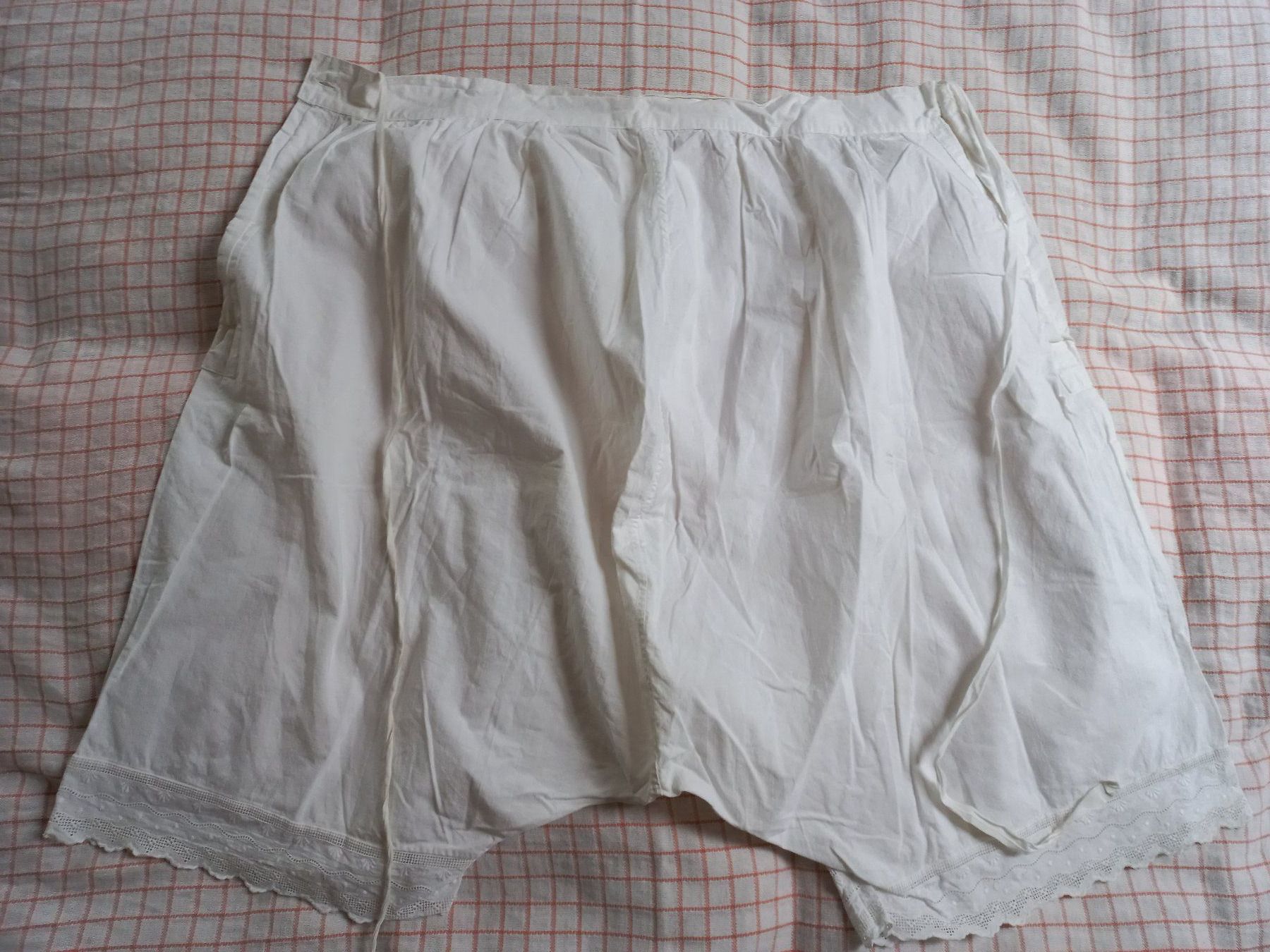 Altra biancheria intima: Sehr alte Unterhose mit Spitzen – Usato da Büttikon AG venduto da Annale 2