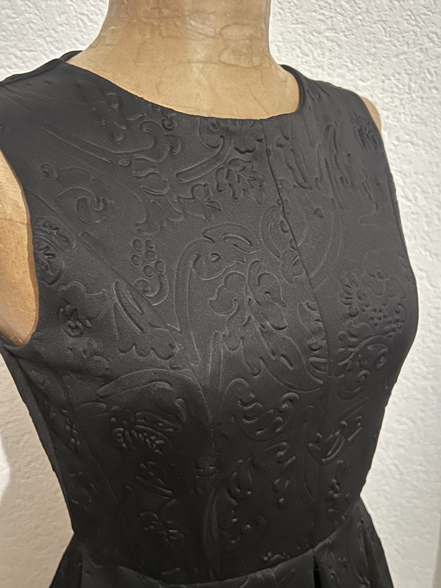 Robes: Robe de cocktail Rinascimento – D'occasion à St-Pierre-Clages par ste_xk6p 4