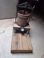 Antike Weinpresse aus Holz, Dekoration für Weinkeller!
