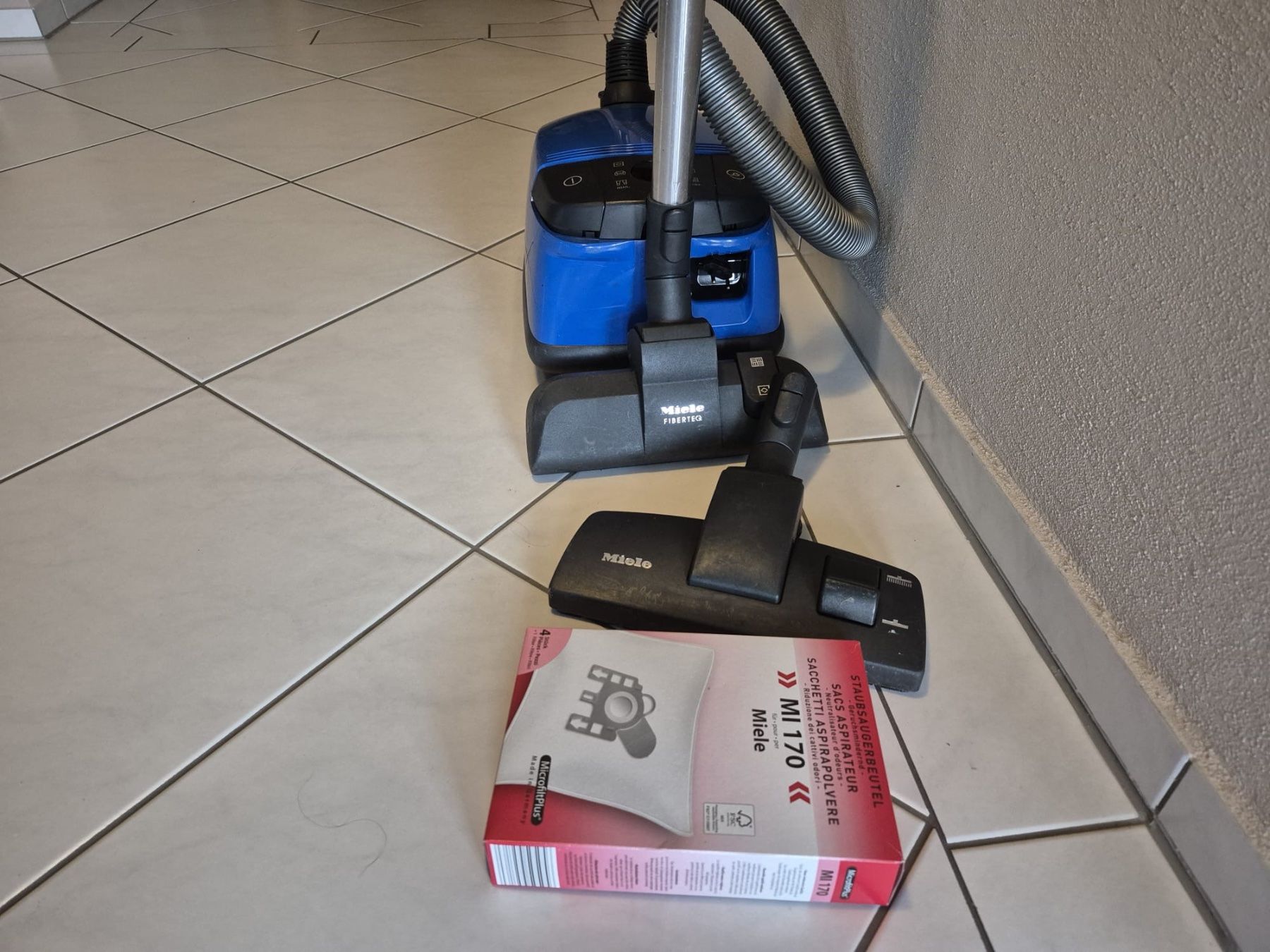 Miele Aspirapolveri & Accessori: Miele Staubsauger – Usato da Bremgarten AG venduto da valia67 6