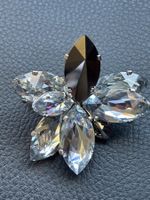 Broche vintage fleur en cristaux