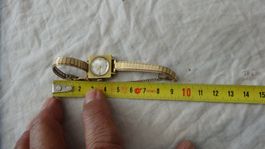 HANOWA SEHR KLEINE DAMEN UHR.HANDAUFZEUG.17J.LÄÜFT-18X24MM