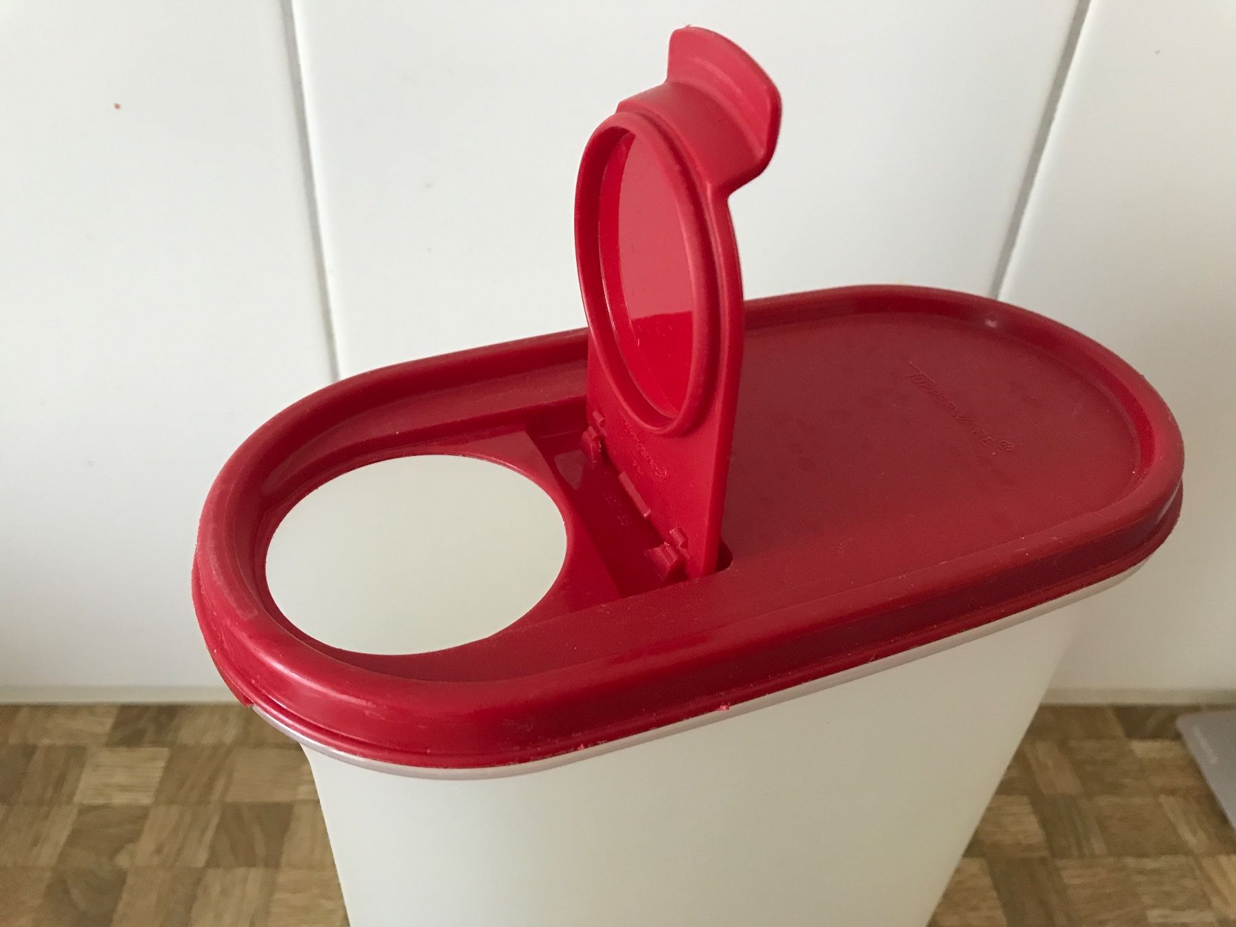 Tupperware Contenitori & Simili: Tupperware  grosser Vorratbehälter – Usato da Birmensdorf ZH venduto da Hilhan 1