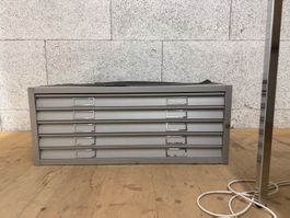 Massiver Metall-Planschrank mit 5 Schubladen & Ablage