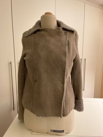 Schicke Lammfelljacke Gr. 34 von AKRIS punto