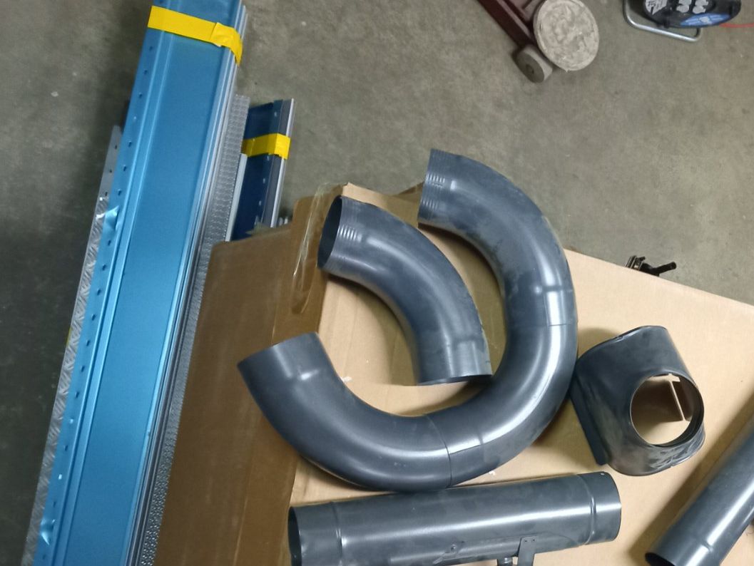 Sonstiges Baustoffe: Rohrbogen Regenrinne Ablaufrohr 100mm 85° Prefa – Neu (gemäss Beschreibung) aus Obergösgen von typ_qb9v