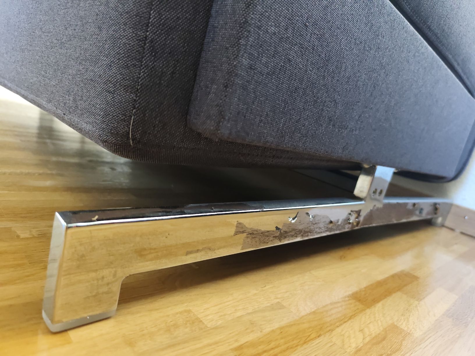 Sofas: Schlafsofa grau mit 2 Kissen – D'occasion à Stäfa par bluumartini 2