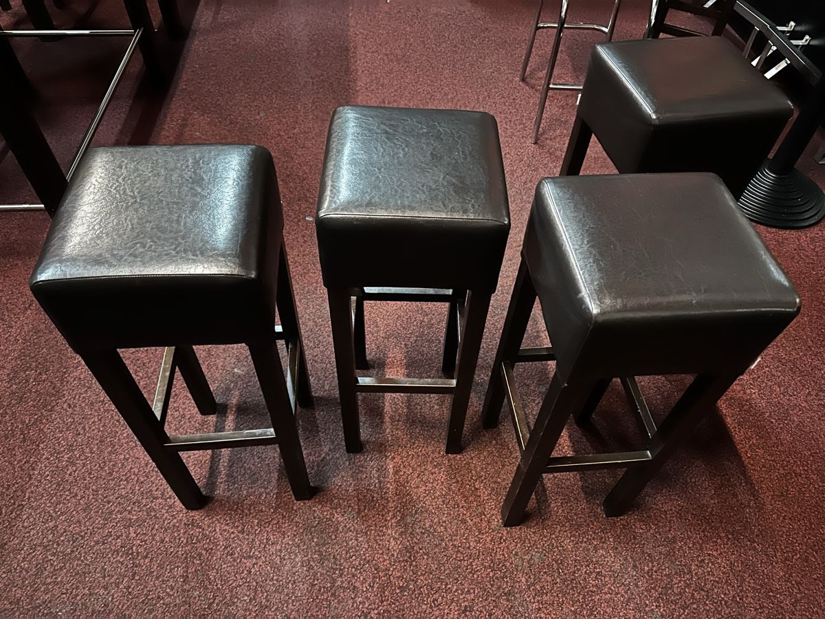 Tabourets: 4 Barhocker Kunstleder Braun – D'occasion à Kloten par Itrade 5