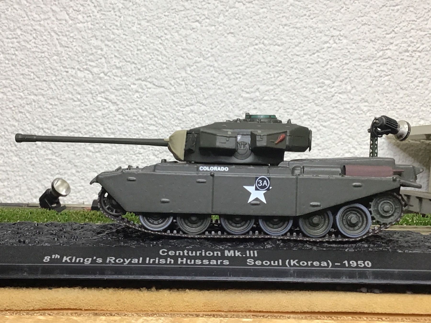 Modellbausätze & Standmodelle: 1:72 Centurion Mk.III Modellpanzer mit Vitrine – Neu (gemäss Beschreibung) aus Männedorf von Modell-Spezialisten