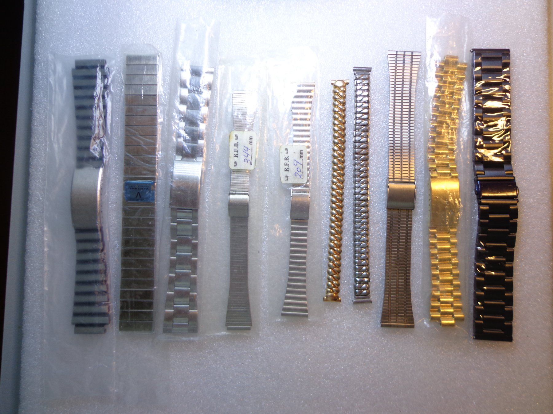 Bracciali & Braccialetti: Uhrenbänder Metalluhrenbänder – Nuovo e nell'imballaggio originale da Hinterkappelen venduto da Roku5