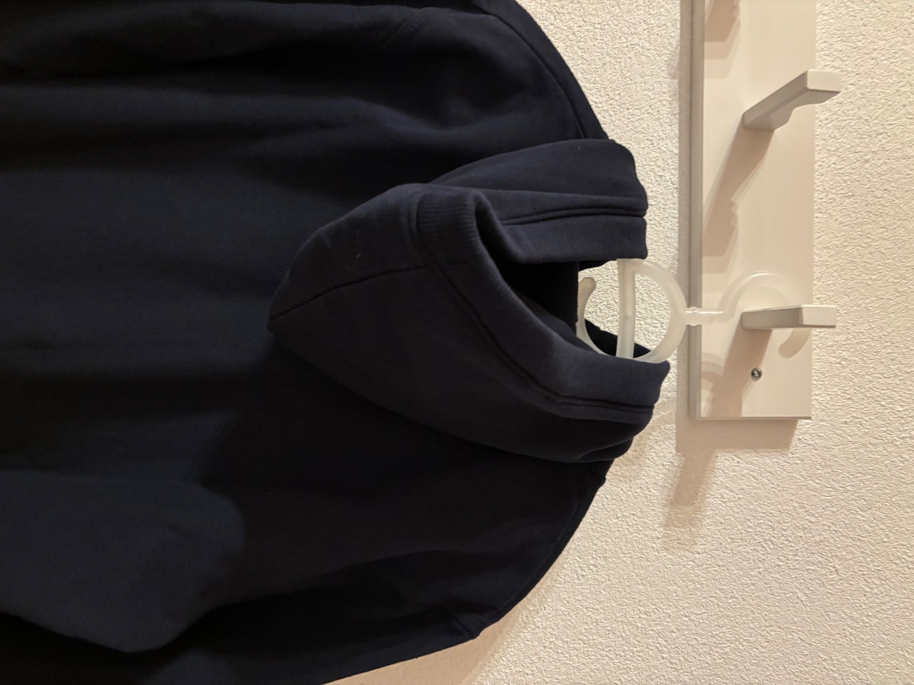 Pullover & Sweatshirts: Sweat à capuche – Gebraucht aus Grandvillard von Elsa.Del 2