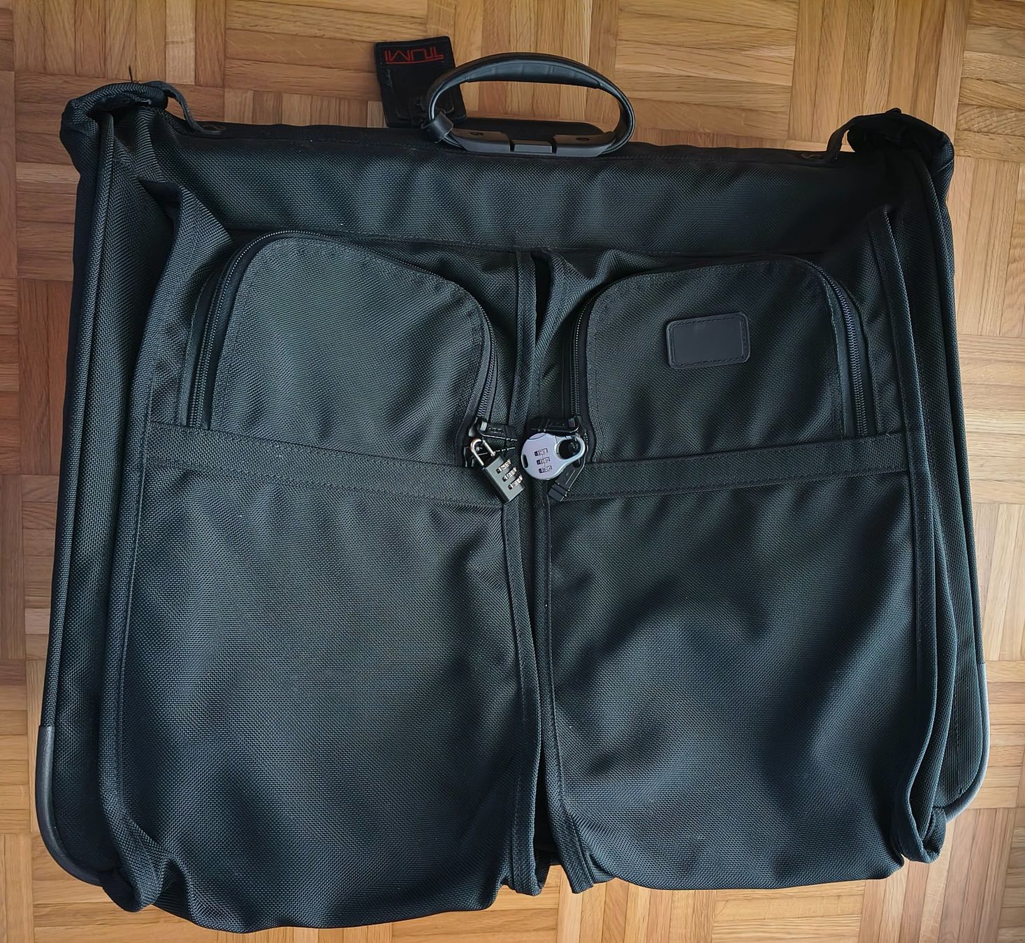 Tumi Valigie: TUMI Kleidersack-Trolley – Usato da Binningen venduto da mar_2jlr