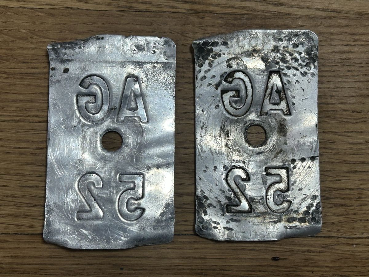 Insegne: 2 Velonummer AG 52 Metall gebraucht – Usato da möhlin venduto da Niconia 1