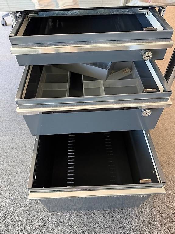 USM Eléments de bureau: USM - Caisson anthracite – D'occasion à Rolle par nla_js68 2