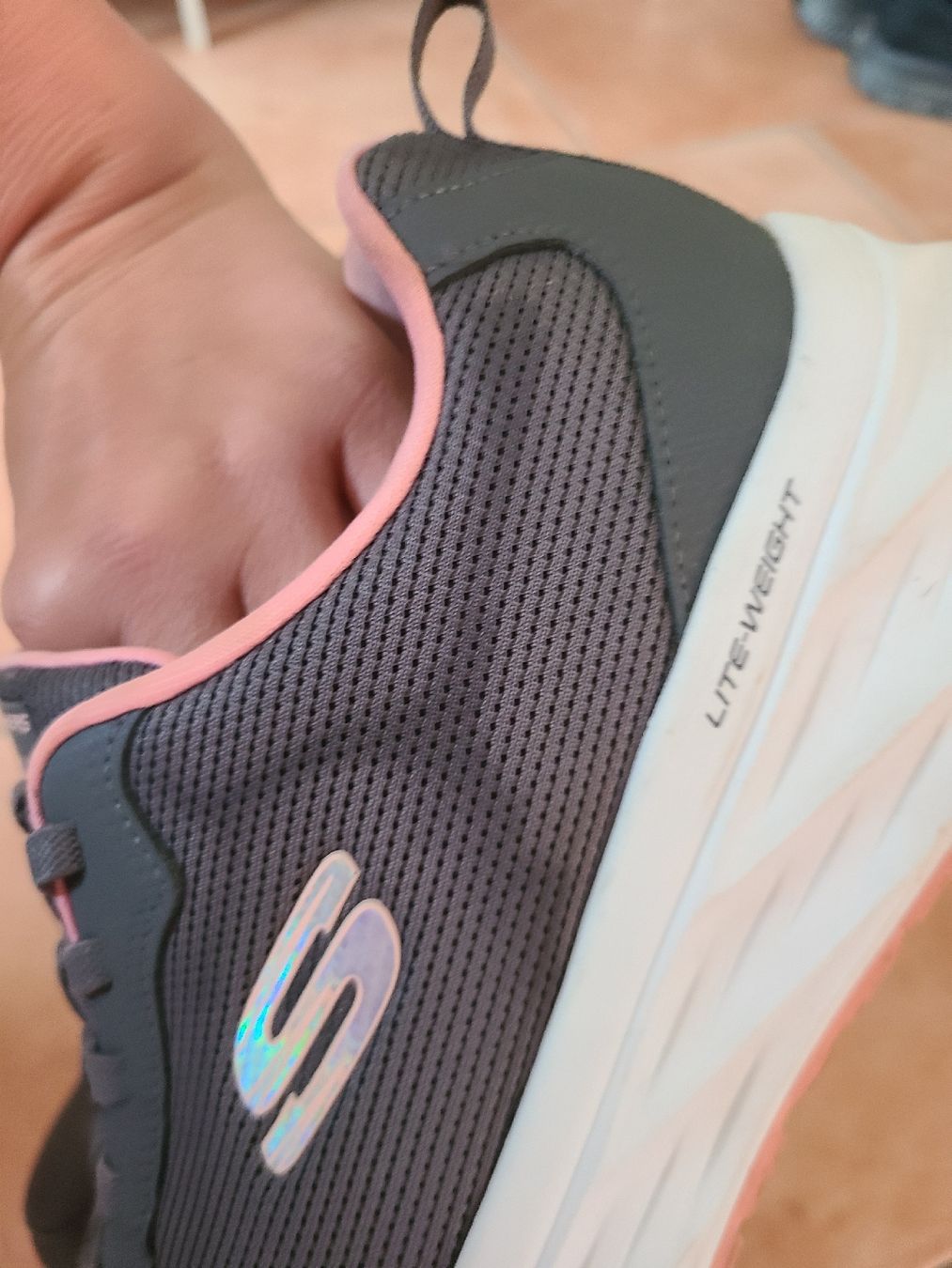 Skechers Scarpe da donna: Bequeme Damen Slechers Schuhe, gr 41 – Usato da Zihlschlacht venduto da Sun25 4