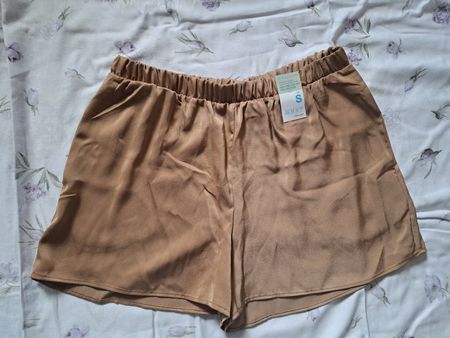 Shorts Grösse S/M NEU MIT ORIGINALETIKETTE
