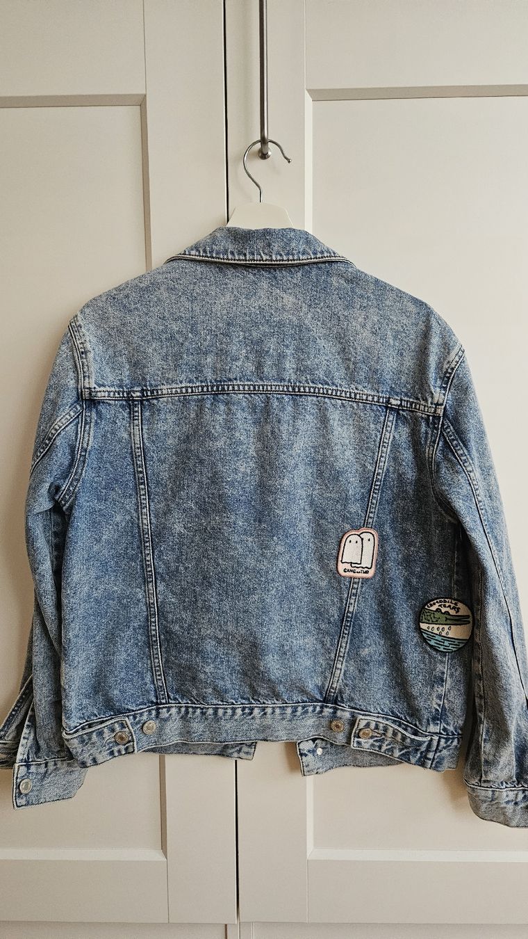 Pull&Bear Giacche: Pull&Bear Jeansjacke mit Patches, Grösse S – Usato da Wetzikon ZH venduto da ELIVNE 1