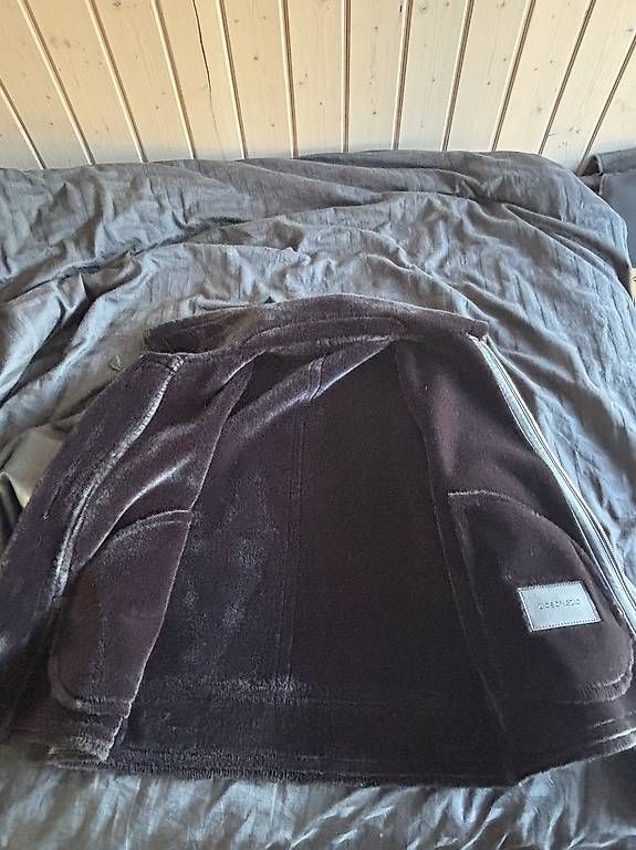 Giacche: Veste Ziosongzio – Usato da Plan-les-Ouates venduto da wil_8h7k 2