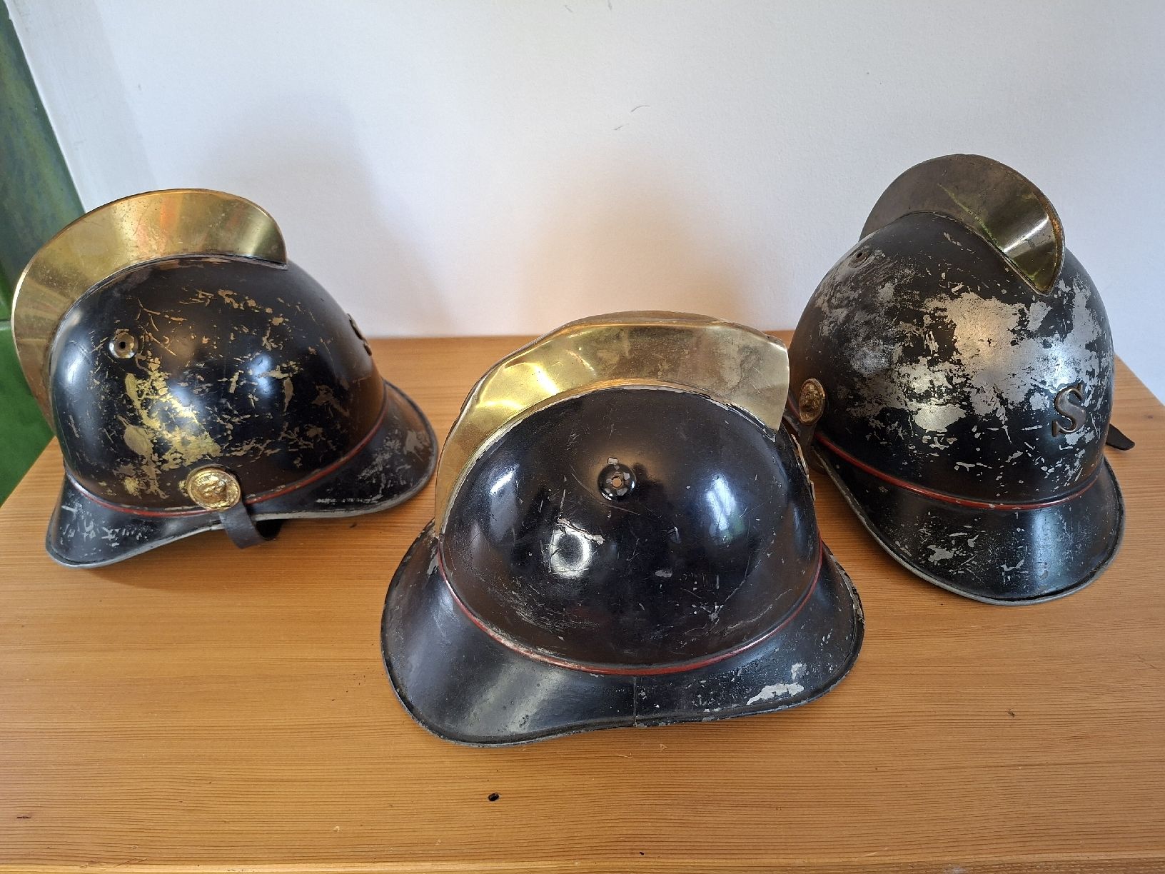 Pompieri: Antike Feuerwehrhelme  3 Stk. – Usato da Ipsach venduto da jpbo