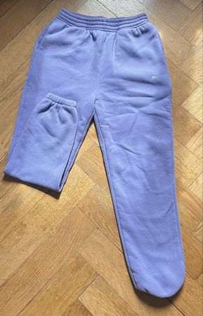 Lila Nike Trainerhose Grösse M