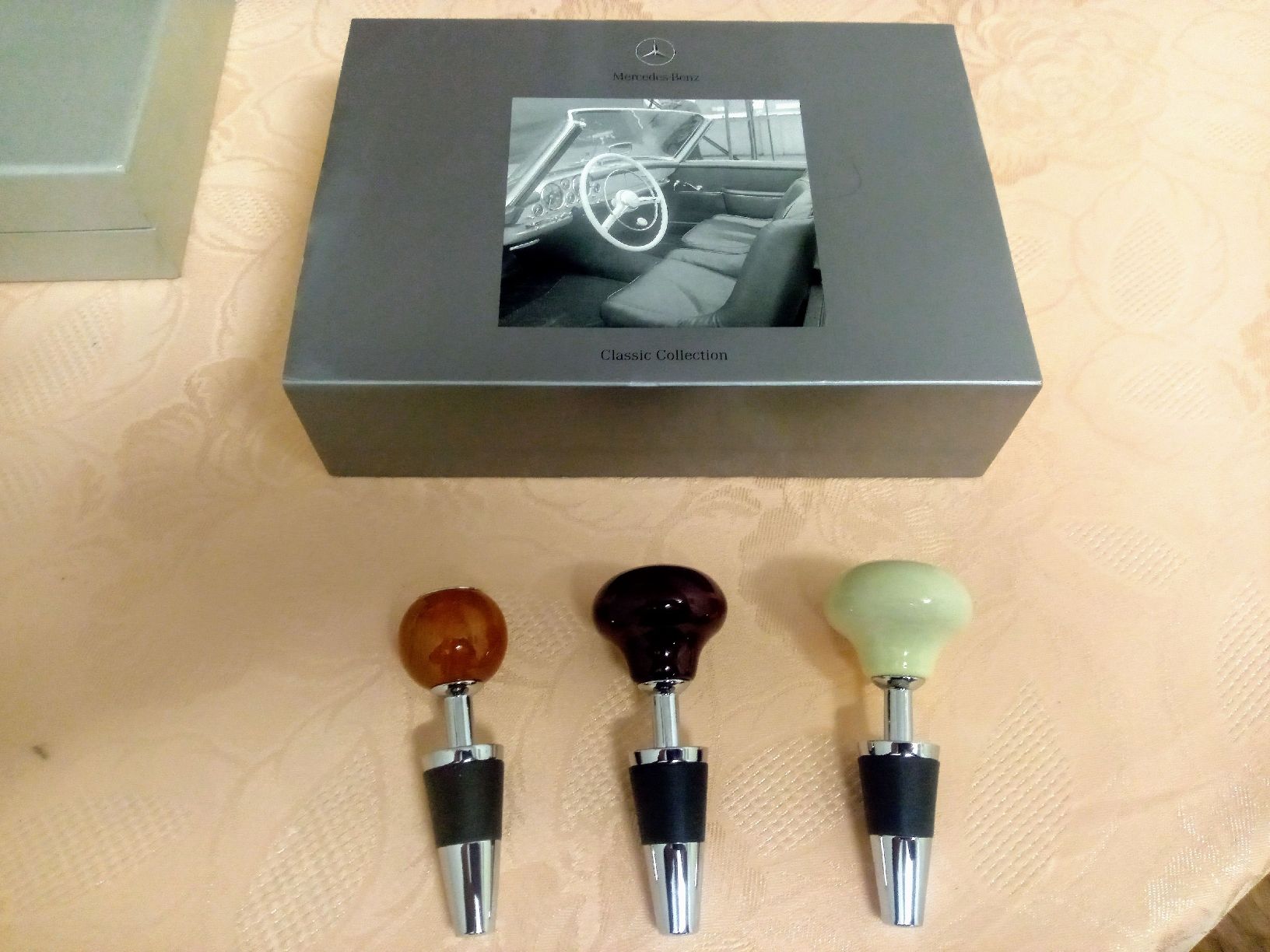 Apribottiglie & Tappi per chiusura: Mercedes "Wine Stopper"/Zapfen – Nuovo e nell'imballaggio originale da Zürich venduto da hec_j689