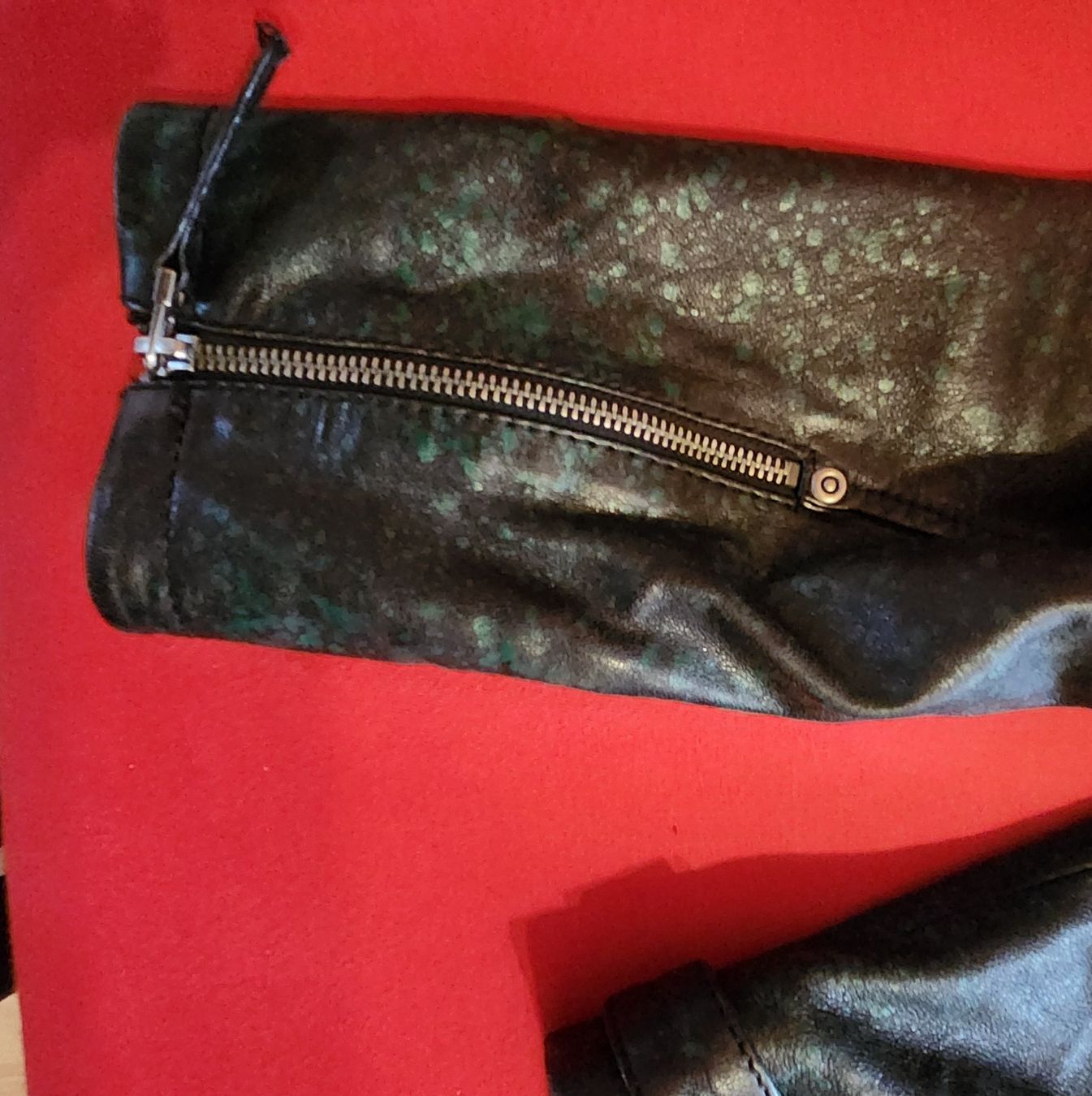 Giacche: Schwarze Kunstlederjacke mit Kapuze, Suicide Squad – Usato da Brittnau venduto da AkimaJukato 3