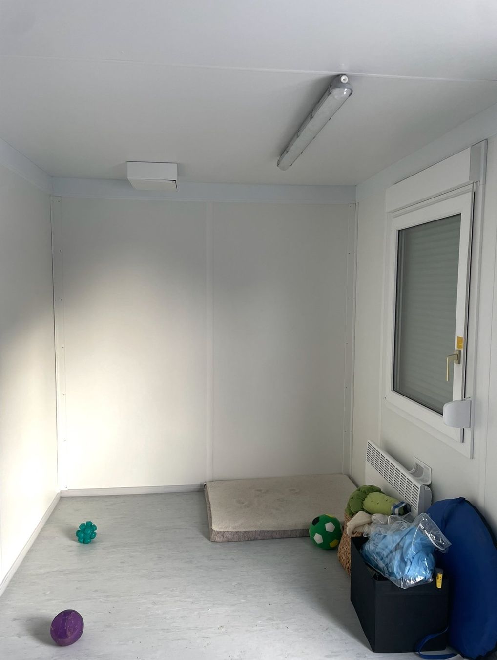 Contenitori edile: Bürocontainer isoliert mit Radiator und Stromanschlüssen – Nuovo (secondo la descrizione) da Flims Dorf venduto da inf_dj8q 7