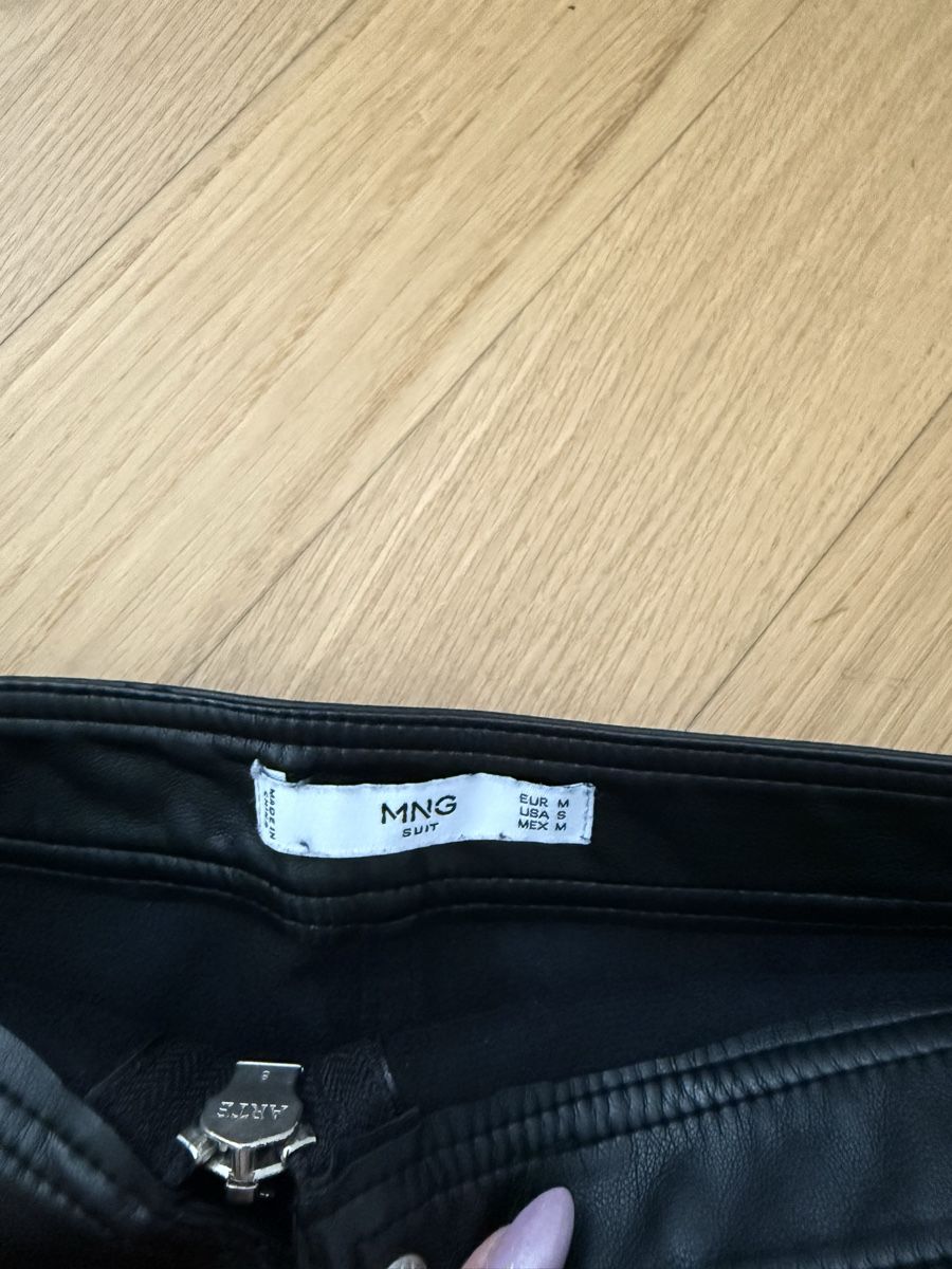 Mango Gonne: Mango Lederrock Grösse M schwarz – Usato da Winterthur venduto da yar_dpp8 2